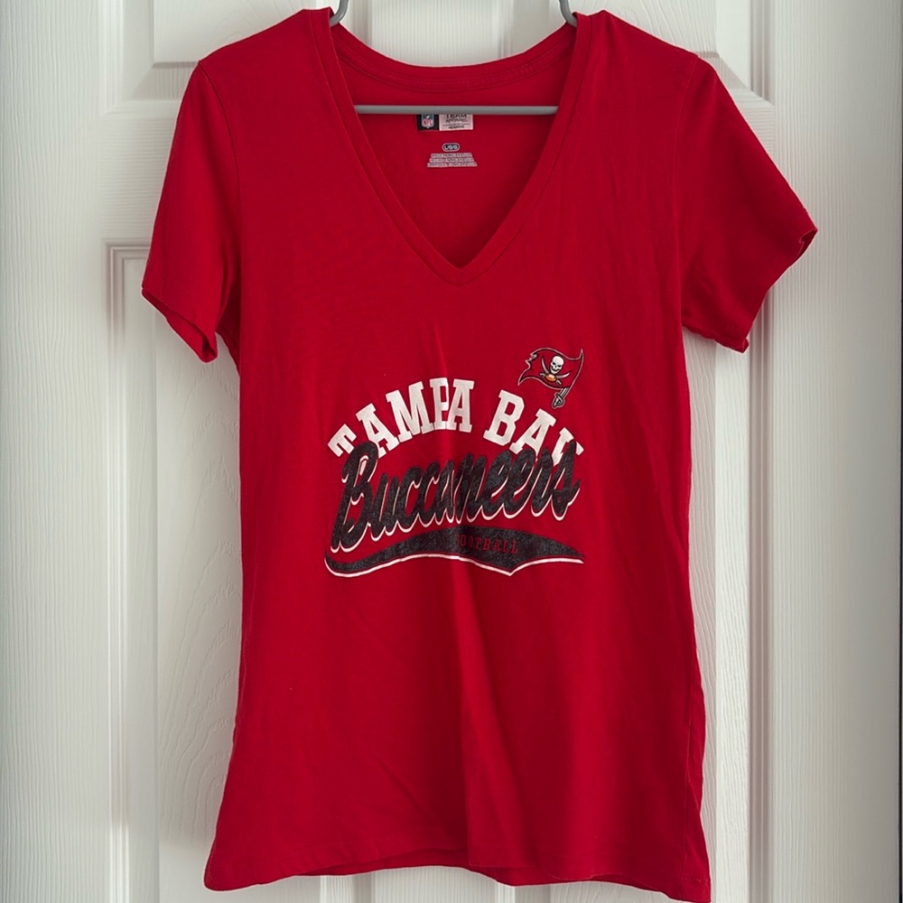 Tampa Bay Bucs Red Women’s T-Shirt Size Large